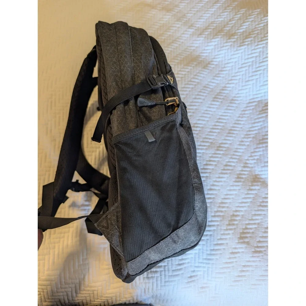The‎ North Face Borealis Backpack Gray Gold Flex Vent Laptop Daypack Work 28L